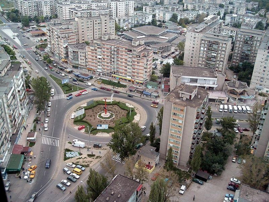 Anvelopare cu nereguli de mediu la un bloc din Galați