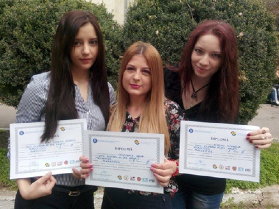 Trei studente din Galaţi, PREMIATE la Târgovişte