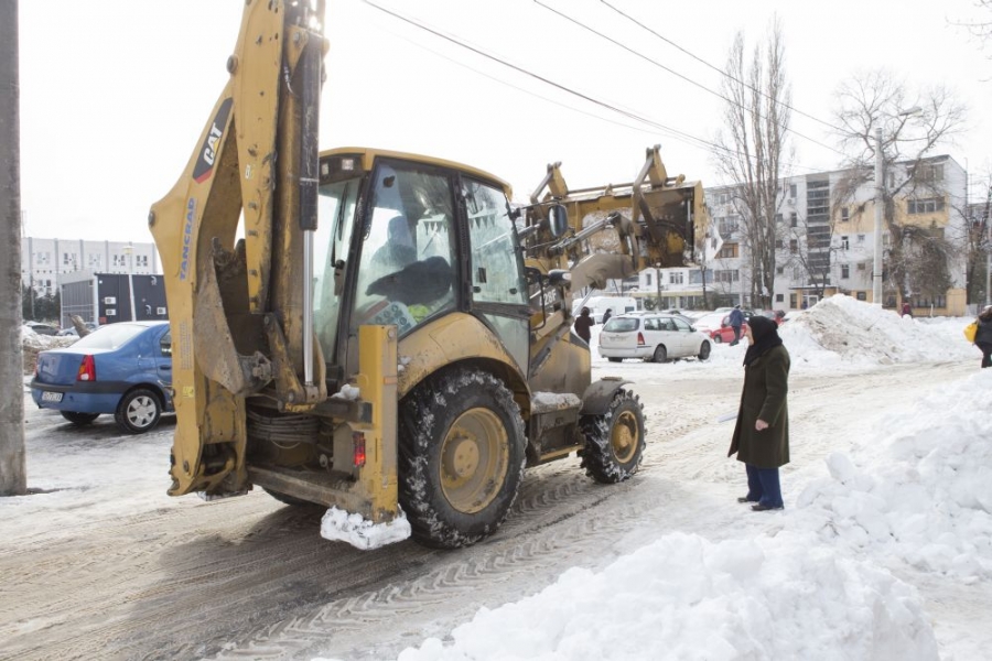 Ce RISCĂ firmele care se ocupă cu DESZĂPEZIREA Galaţiului şi nu îşi fac treaba. Anul acesta, şi trotuarele vor fi curăţate mecanic