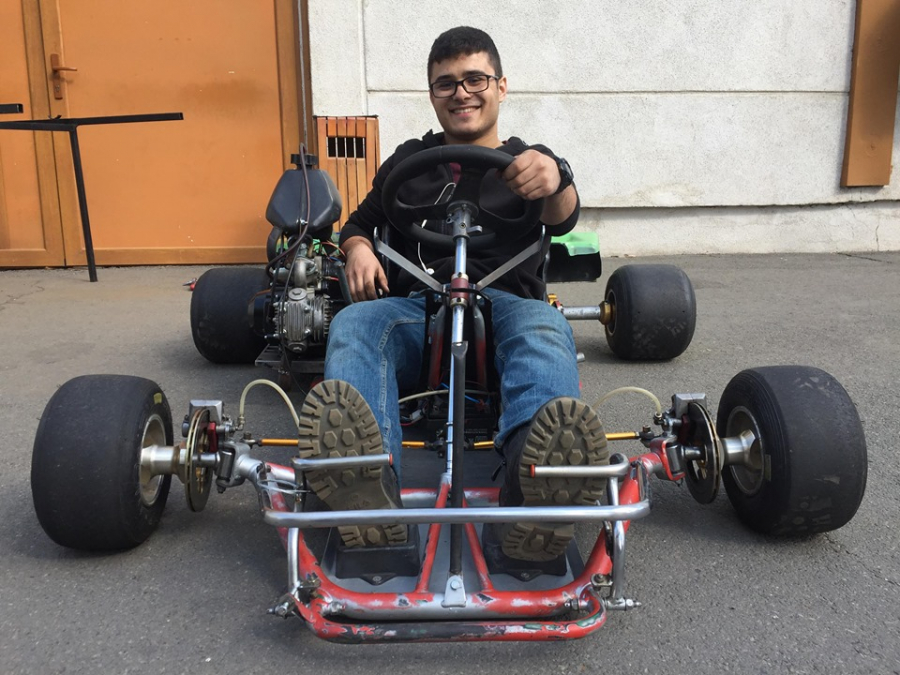 Un student a refăcut de la zero un kart nefuncţional