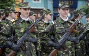 Femeile au mai multe şanse să fie OFIȚERI în armată! CÂTE locuri pune la bătaie fiecare universitate militară