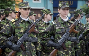 Femeile au mai multe şanse să fie OFIȚERI în armată! CÂTE locuri pune la bătaie fiecare universitate militară