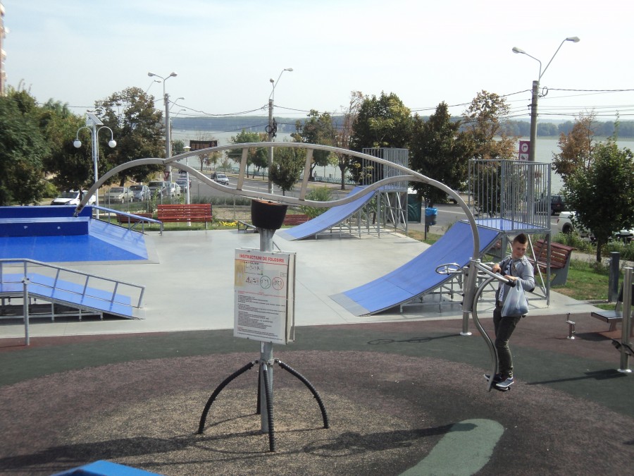 VANDALII au început prăpădul în PARCUL VIVA, la mai puţin de un an de la deschidere (FOTO)