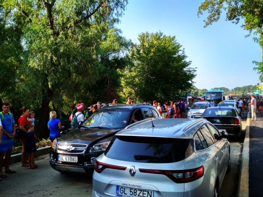 Se asfaltează drumul spre Plaja „Dunărea”