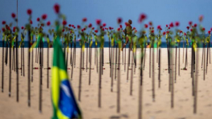 Plaja Copacabana, acoperită cu trandafiri roșii