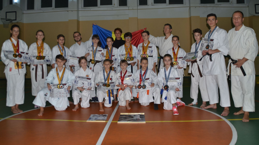 Salbă de medalii la Campionatul Mondial de KARATE