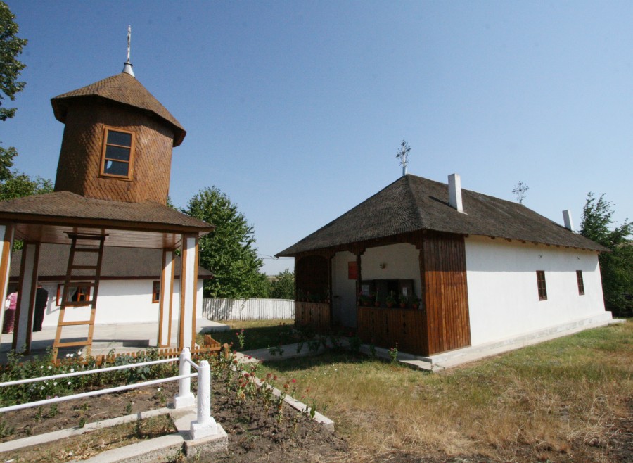 Campanie VL "Biserici istorice gălăţene": Cerdacul deschis din Bursucani, bijuterie arhitecturală 
