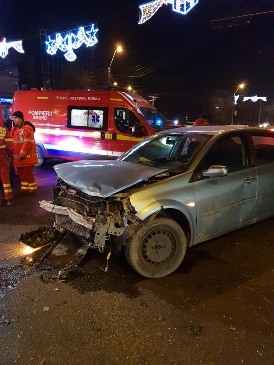 Trei tineri, răniţi într-un accident