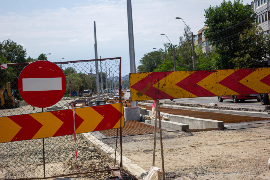 Circulaţie blocată pe strada Siderurgiştilor şi trasee de transport deviate. Pentru cât timp