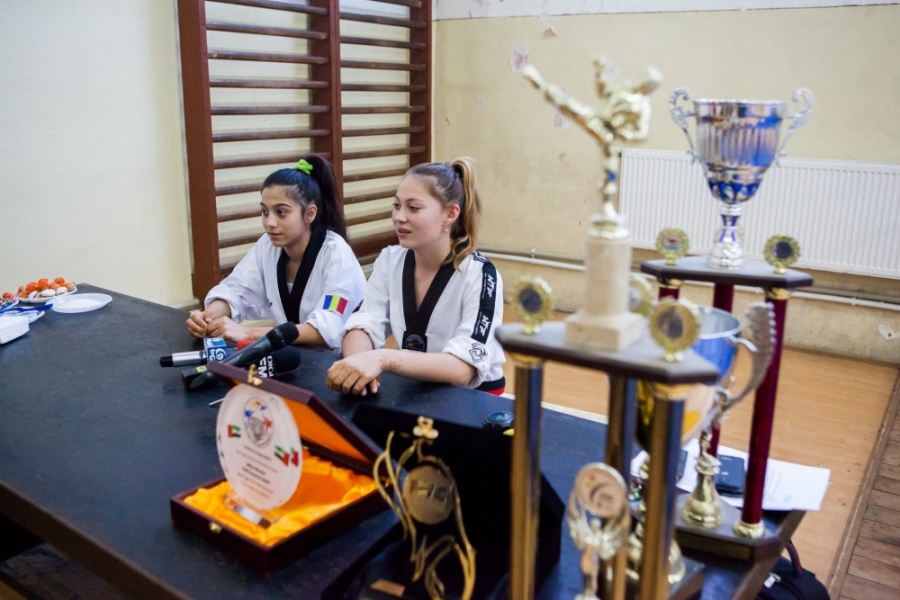 Promisiuni olimpice de la taekwondo: două gălăţence s-au întors medaliate de la Dubai