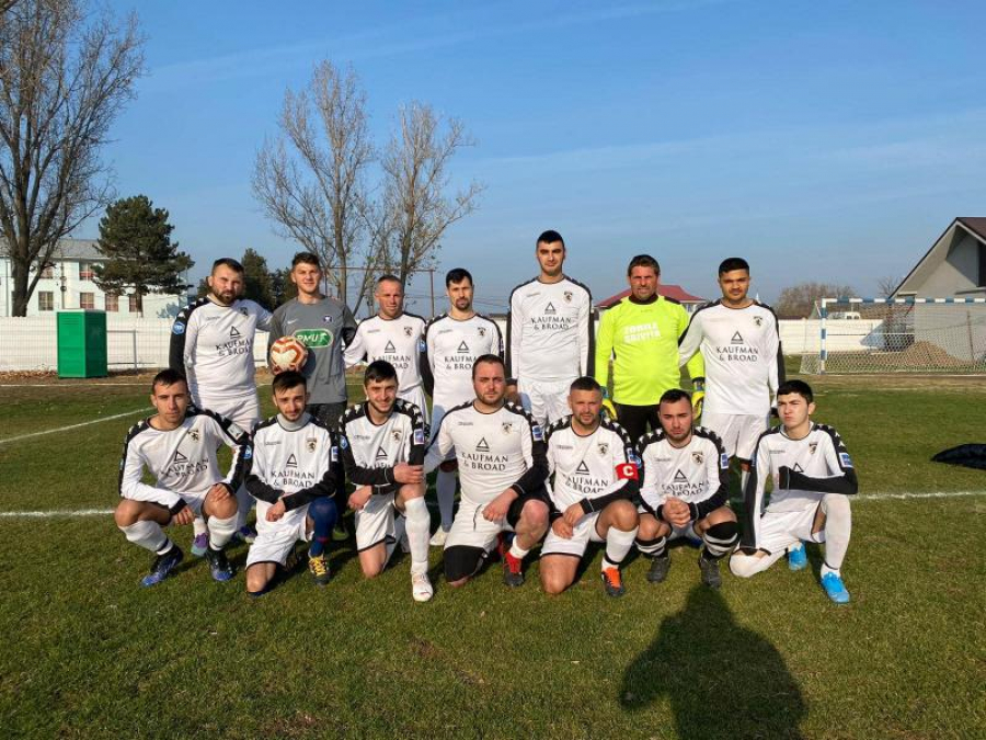 Fotbaliştii echipei Zorile Griviţa au bătut arbitrii, într-un meci încheiat abia după intervenția Jandarmeriei