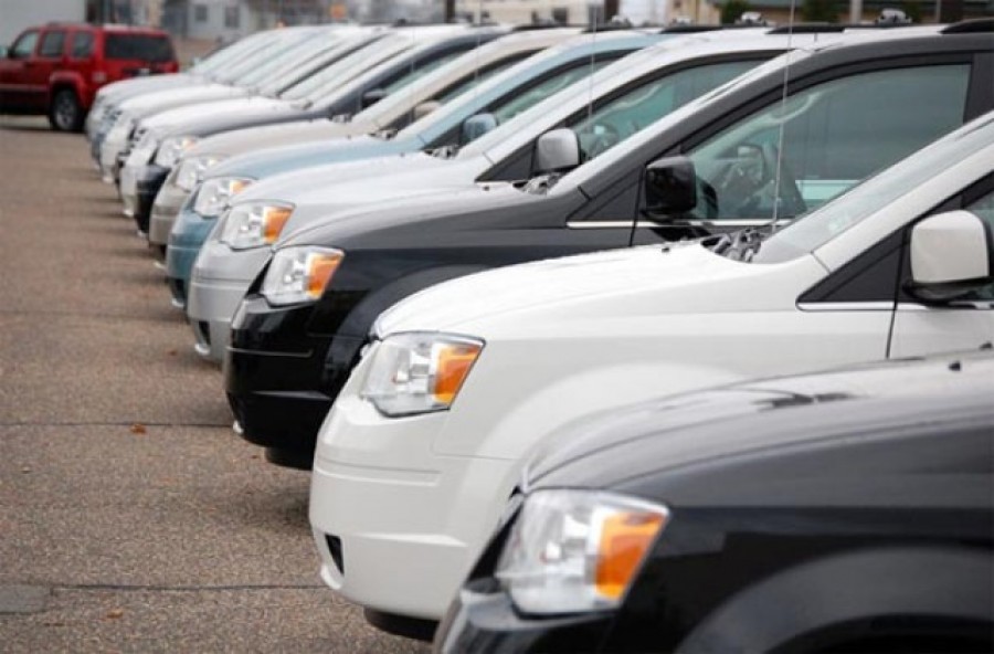 Vânzările de autoturisme au scăzut în primul semestru cu 19,4 la sută