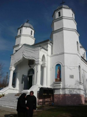Campania &quot;Biserici istorice gălăţene&quot;: La Măstăcani - Cruce veche de sute de ani