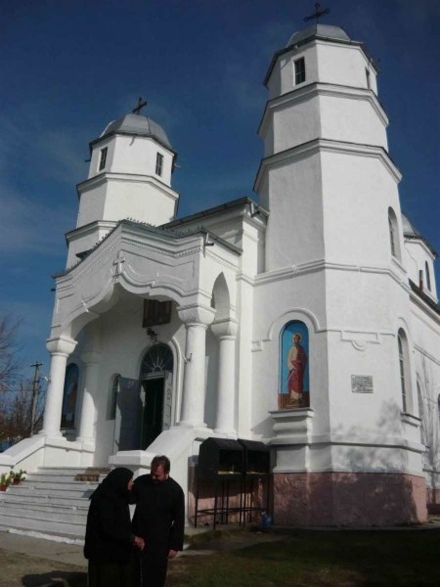 Campania "Biserici istorice gălăţene": La Măstăcani - Cruce veche de sute de ani