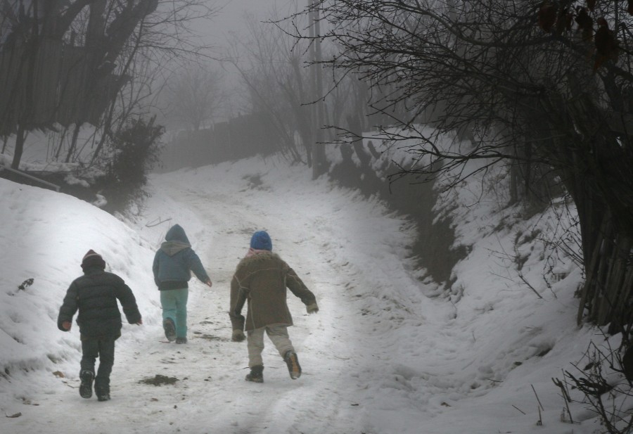 Din cauza condiţiilor meteo, cinci şcoli închise, 21 cu program scurt