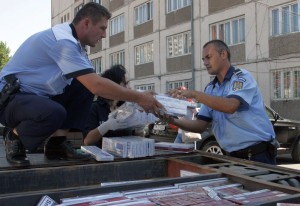 Percheziţii la Iveşti şi Lieşti. Poliţiştii au vizat contrabandiştii de ţigări (VIDEO)