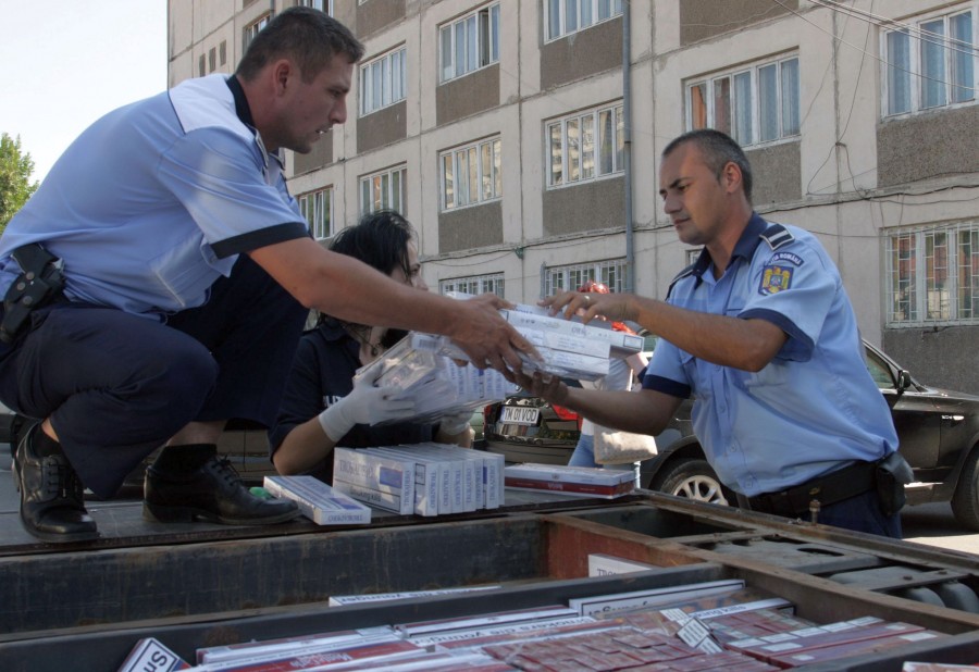 Percheziţii la Iveşti şi Lieşti. Poliţiştii au vizat contrabandiştii de ţigări (VIDEO)
