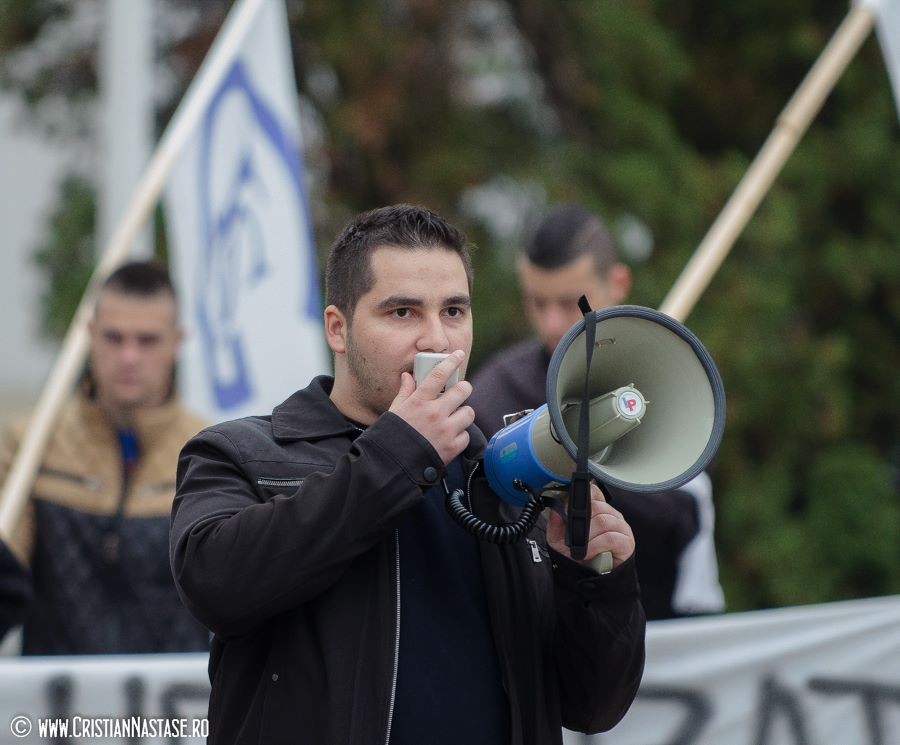 Studenţii PROTESTEAZĂ împotriva MĂRIRII TAXELOR