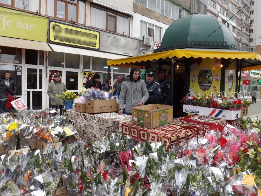 Au rămas fără flori în urma RAZIEI poliţiştilor şi au primit AMENZI uriaşe