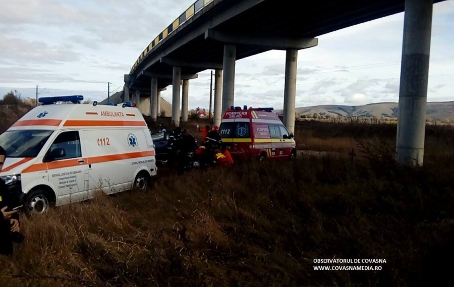 ACCIDENT GRAV! Trei morți și un rănit, după ce o mașină înmatriculată în Galați s-a PRĂBUȘIT de pe un pod