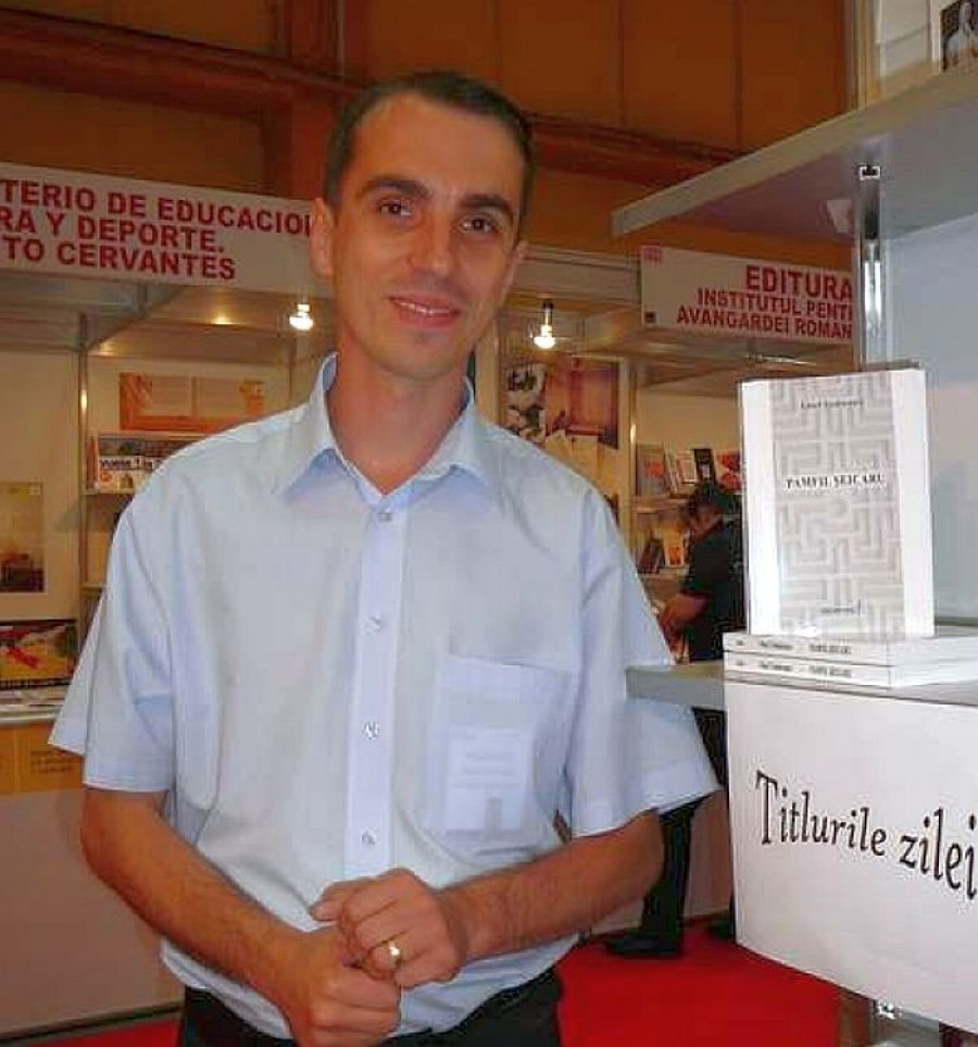 A RUPT gura târgului... de carte/ GĂLĂŢEANUL Fănel Teodoraşcu, REMARCAT la Bookfest