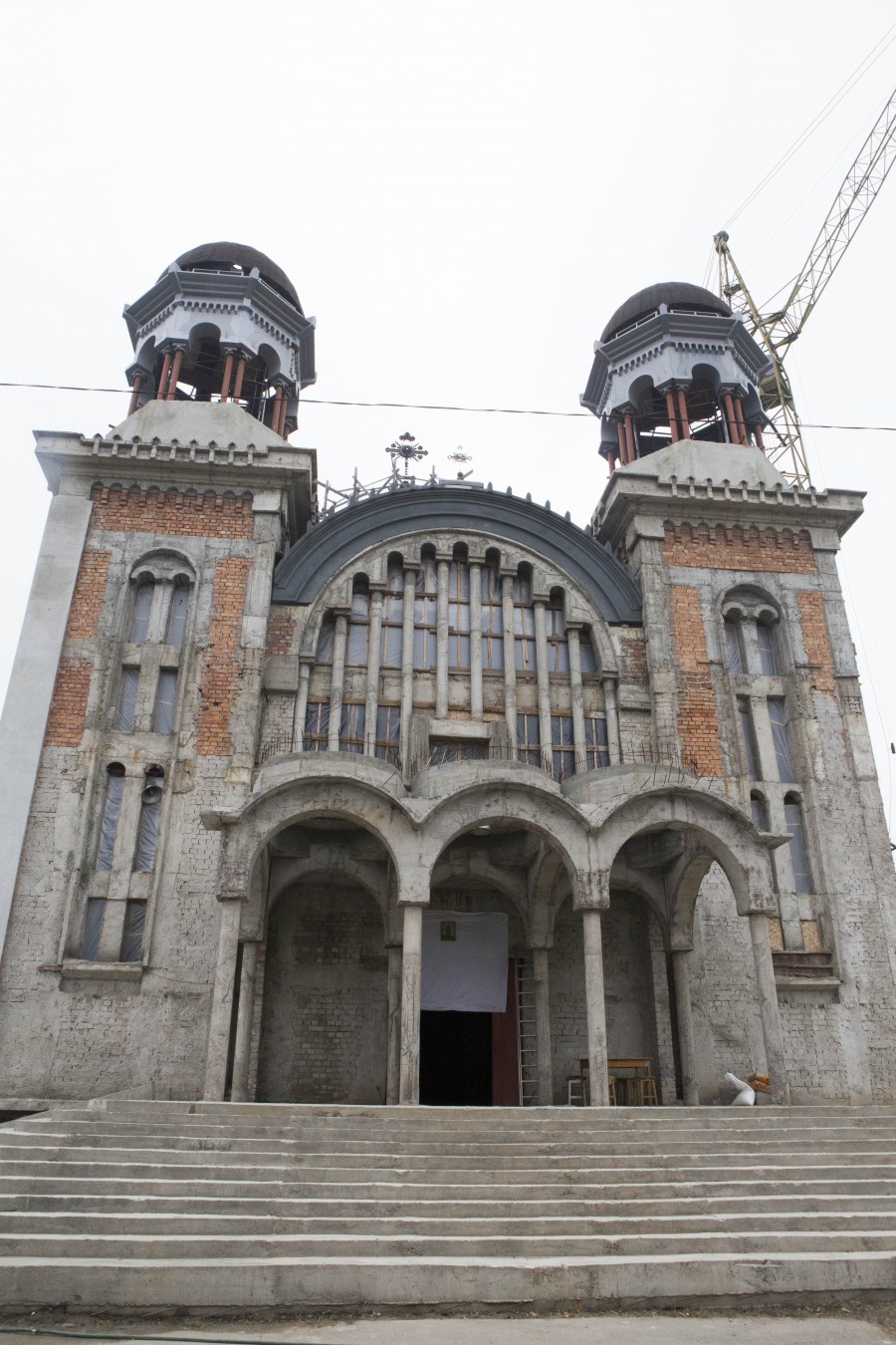În Arhiepiscopia Dunării de Jos se lucrează pe 380 de şantiere