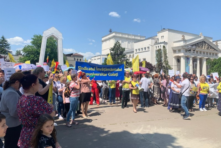 Greva profesorilor în România duce la încheierea materiilor cu doar două note