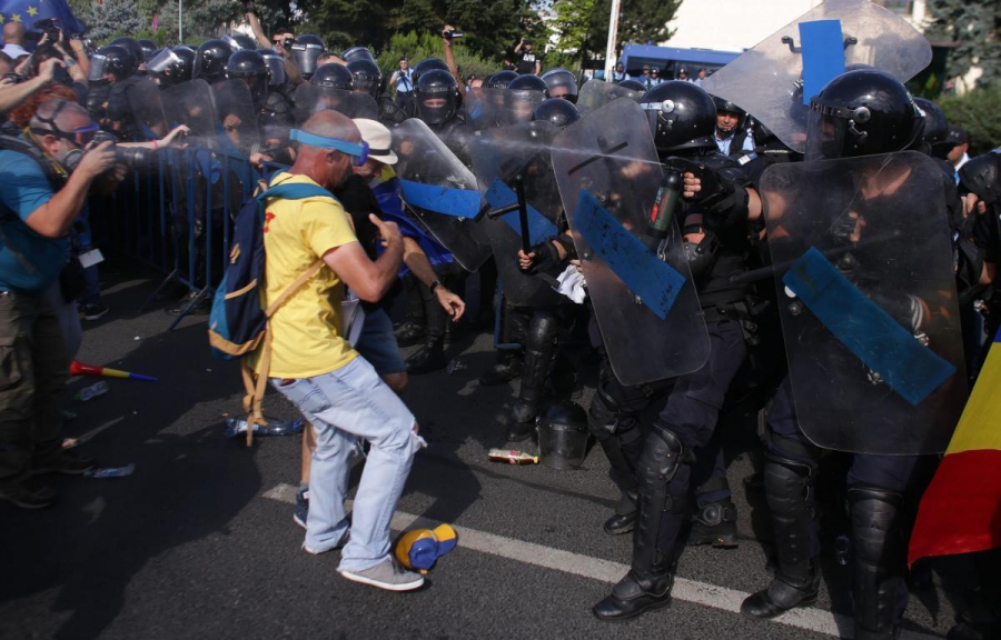 Jandarmeria, despre violențele asupra protestatarilor: ”Sunt imagini care nu ne fac cinste”