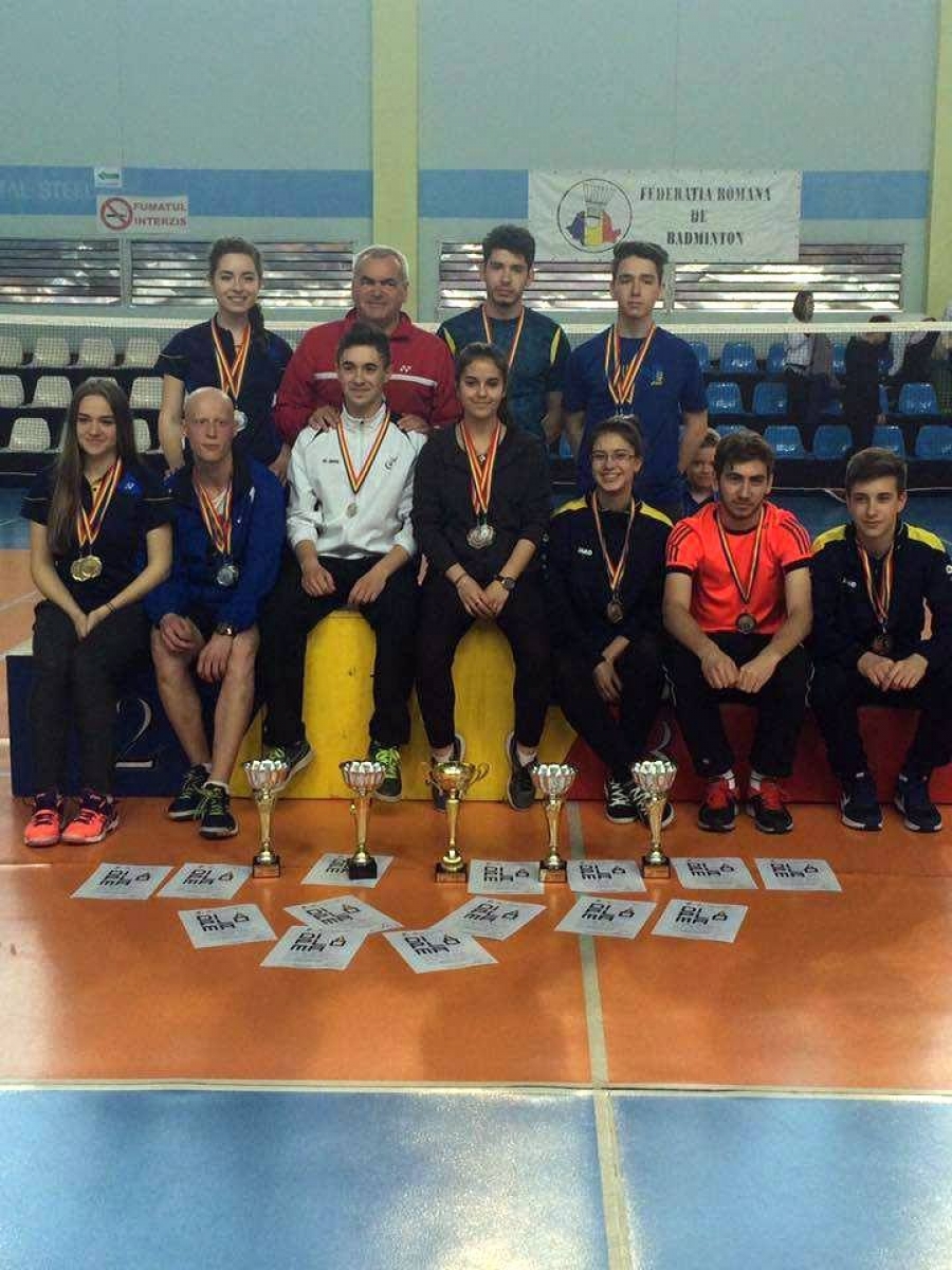 CS Universitatea Galaţi este VICECAMPIOANĂ naţională la BADMINTON