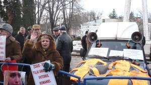 50 de gălăţeni au protestat cu baloane portocalii   