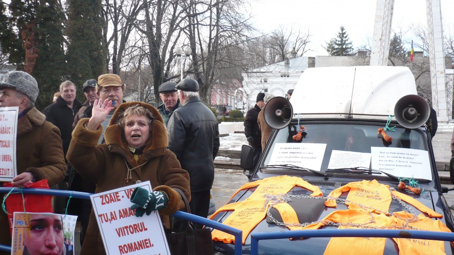 50 de gălăţeni au protestat cu baloane portocalii