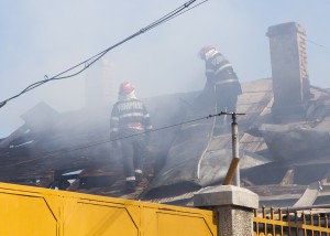 Pompierii vor fi la datorie în Noaptea de Înviere. REGULI şi SFATURI pentru un Paşte în siguranţă 