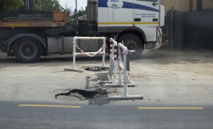 Încă un CRATER în Galaţi! Cum apar &quot;DIN SENIN&quot; gropile pe strada Traian