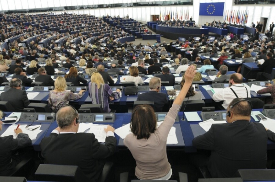 O nouă legislaţie adoptată de Parlamentul European/ Conturi bancare la vedere pentru toţi
