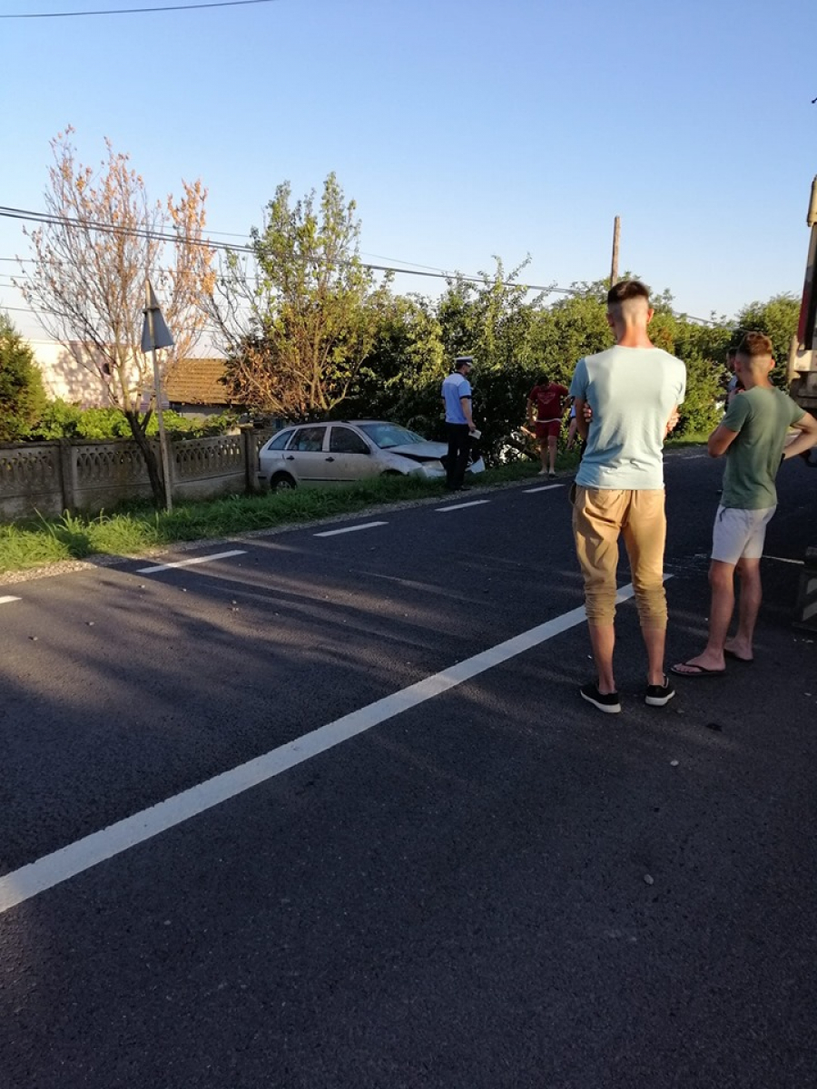 Şofer de camion, lovit mortal de o maşină