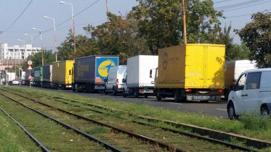 Transportatorii AVERTIZEAZĂ că vor MĂRI TARIFELE la marfă şi pasageri