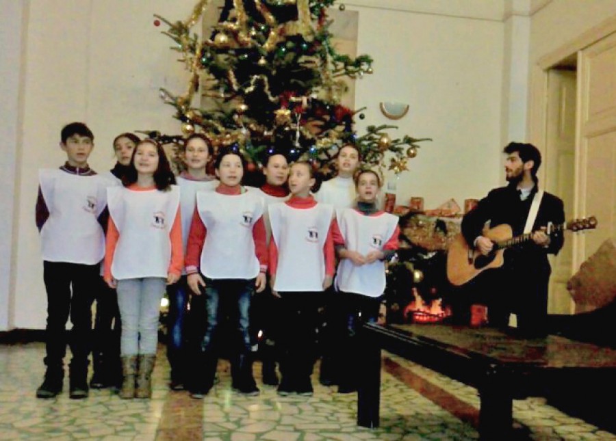 Micuţii de la „Inimă de copil” ne-au adus vestea Crăciunului (VIDEO)