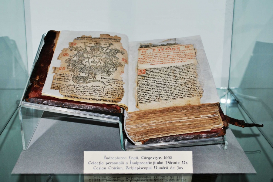 "Îndreptarea legii" - istoria noastră, pe care trebuie s-o cunoaştem. O găsiţi la Muzeul Istoriei Culturii şi Spiritualităţii Creştine (FOTO)