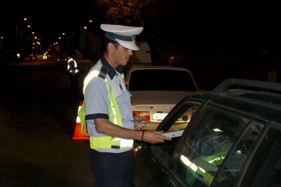 Frăţia cu Bachus le-a adus necazuri! Vezi câţi şoferi beţi au fost opriţi în trafic în weekend