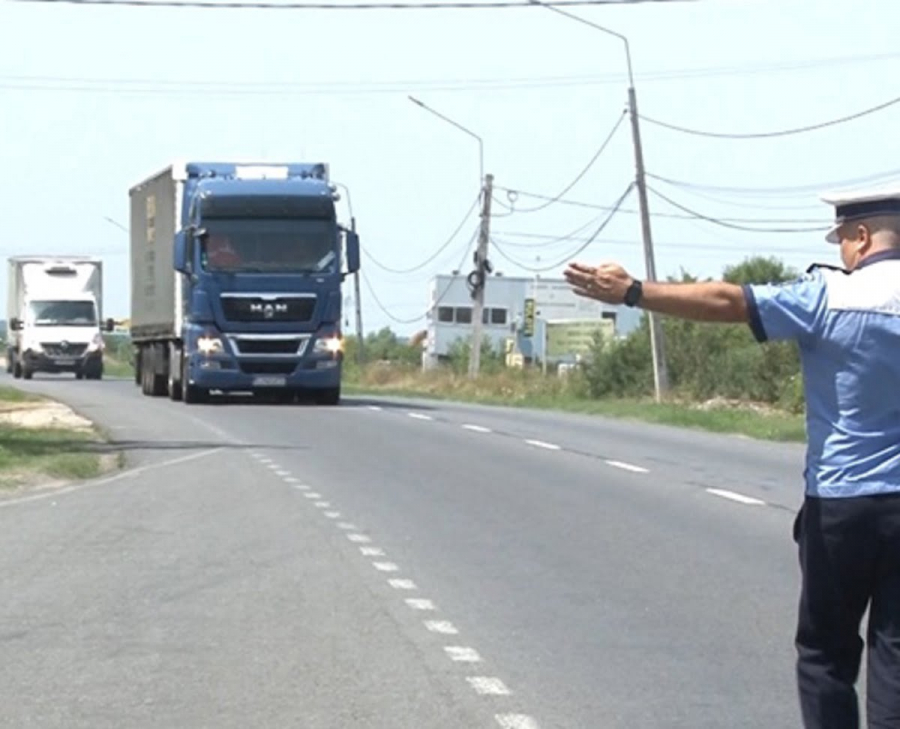 Traficul greu, interzis pe drumurile din județul Galați
