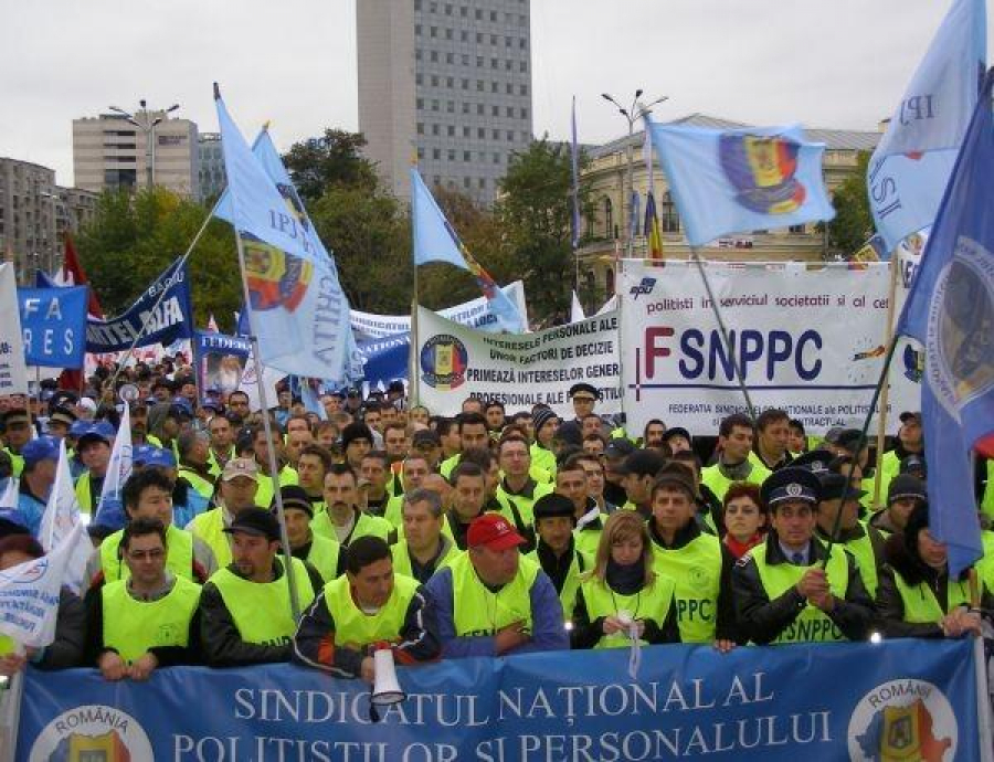 Sindicatele din poliţie şi penitenciare, protest în faţa Guvernului