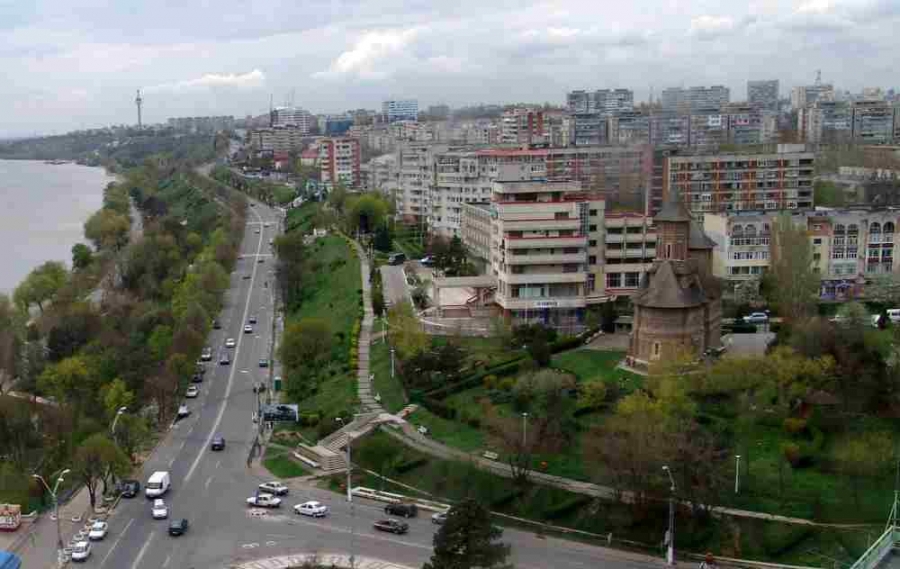 Primăria dezinformează cu bună ştiinţă/ Traficul rutier pe Faleză nu este închis în weekend!