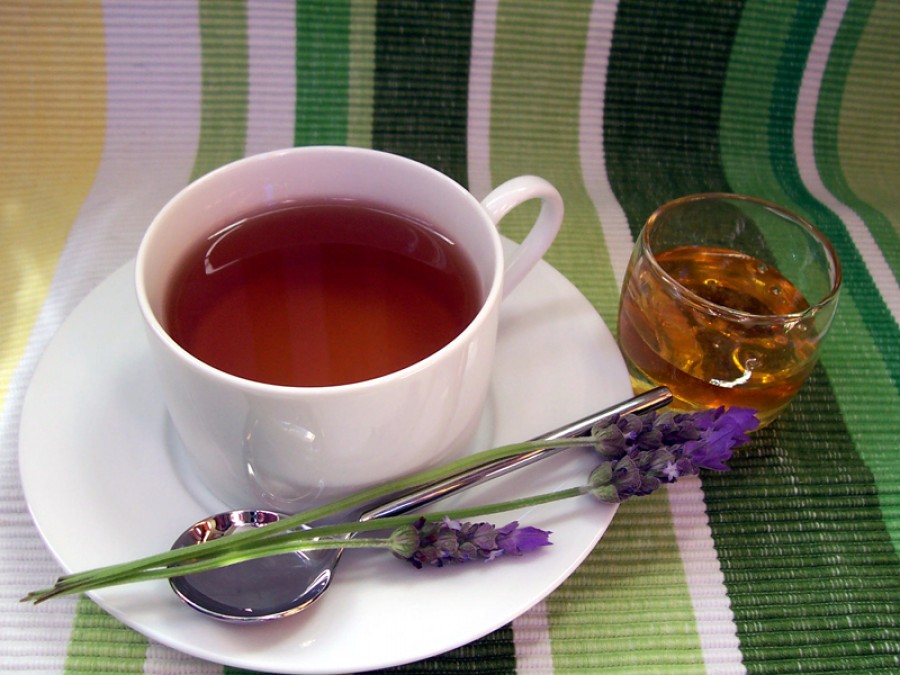 Ceaiurile de plante şi mierea pot dăuna sănătăţii
