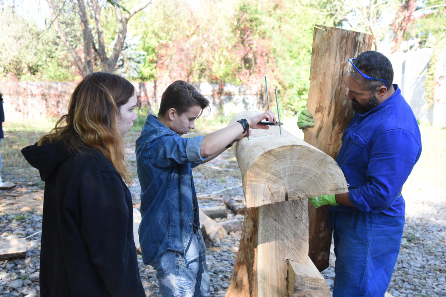 Atelier de sculptură în lemn, la Grădina Botanică