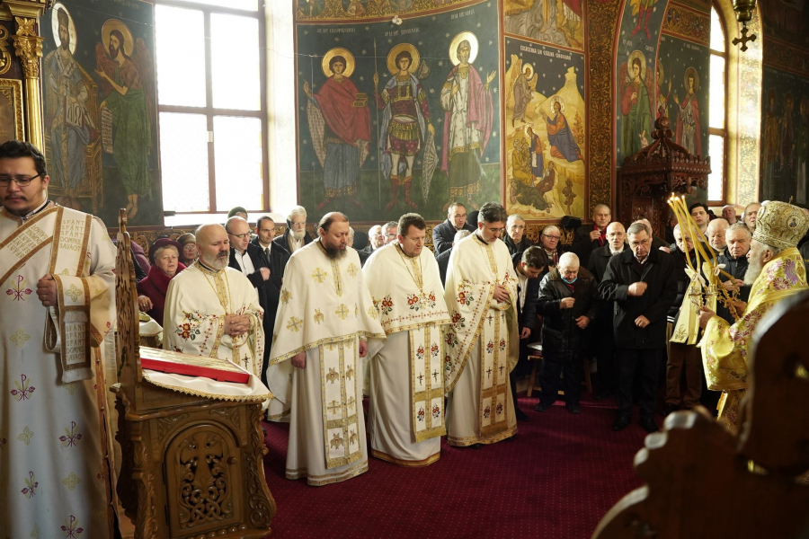 Hram la Biserica ”Sfinții Trei Ierarhi”