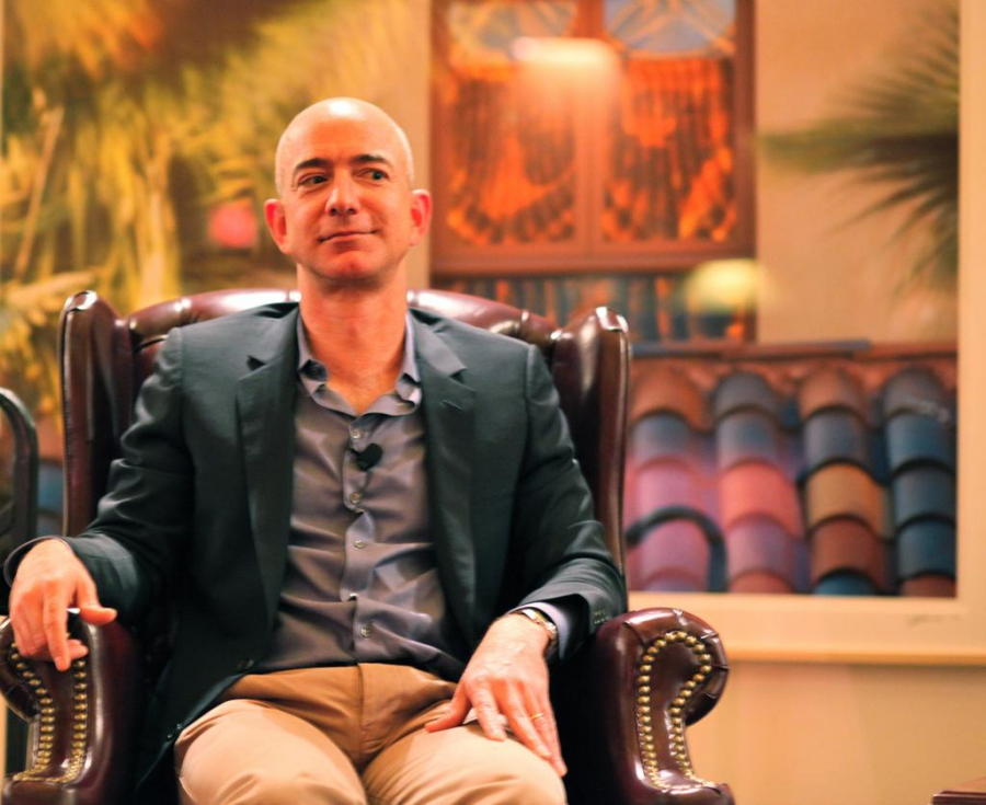 Jeff Bezos este acum cel mai bogat om din lume