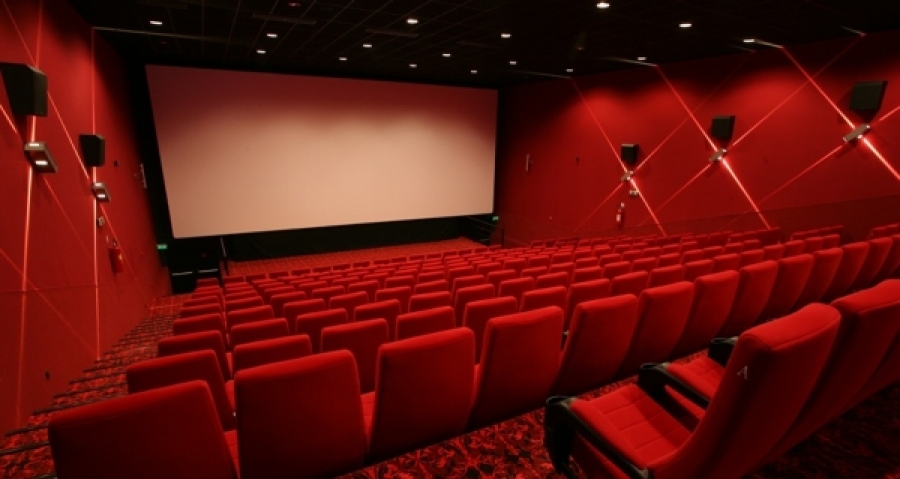 Cinema redeschis după 25 de ani. La ţară