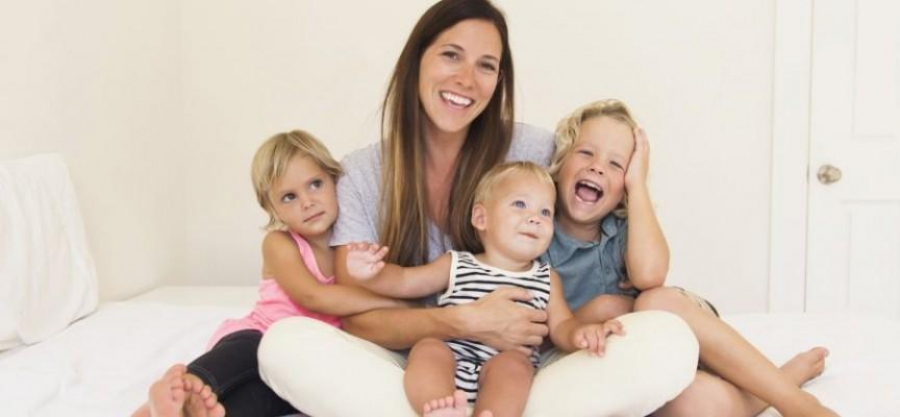 Mamele cu trei copii s-ar putea pensiona mai devreme