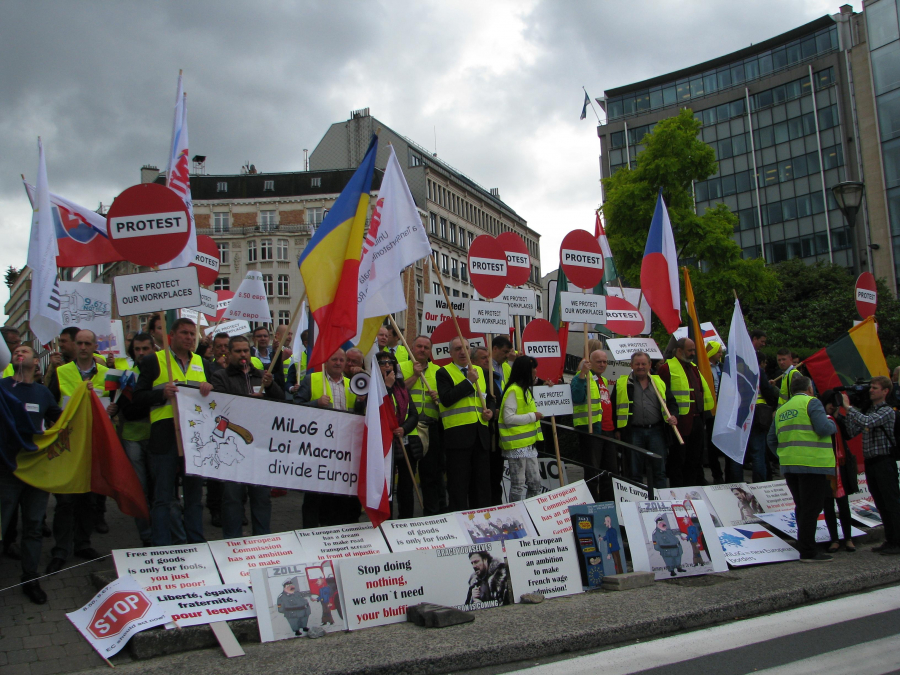 SPECIAL | Transportatorii români, traşi „pe dreapta” de normele UE