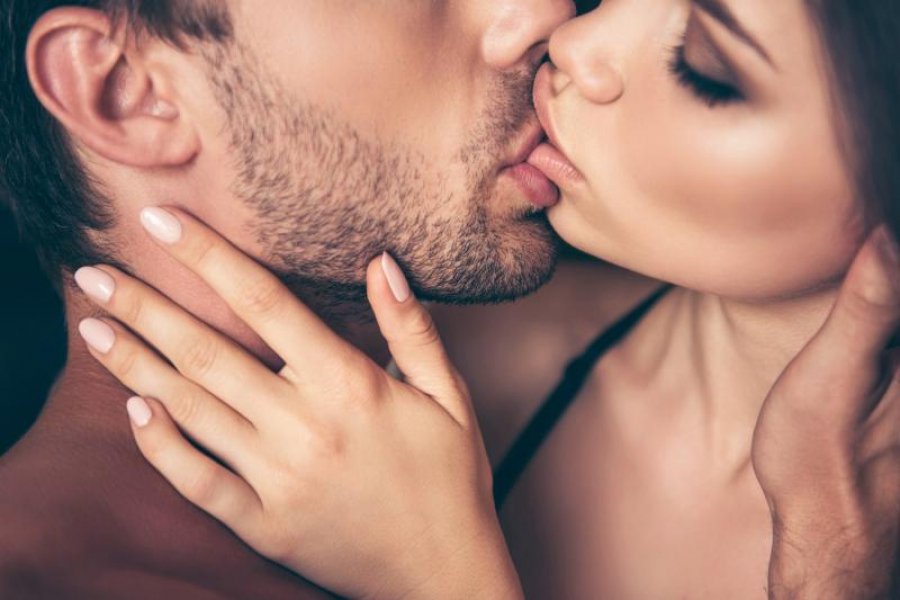 Sărutul, ingredient nelipsit din orice relație romantică